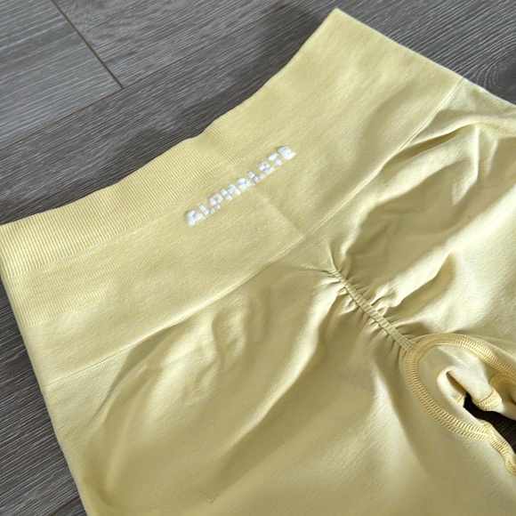 Lemonade Amplify Shorts - Picture 5 of 7